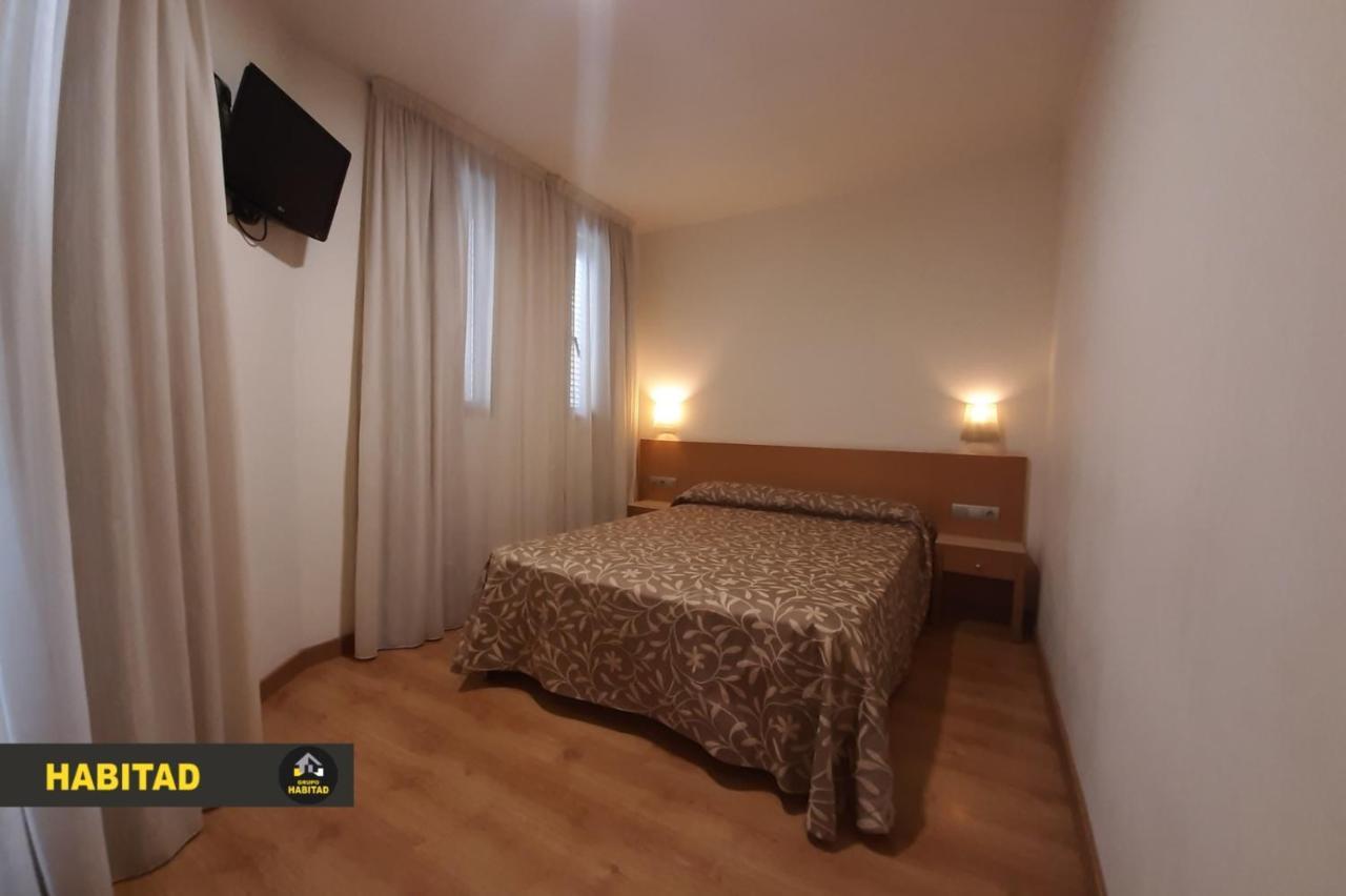 Hostal Rambla Sant Boi de Llobregat Dış mekan fotoğraf