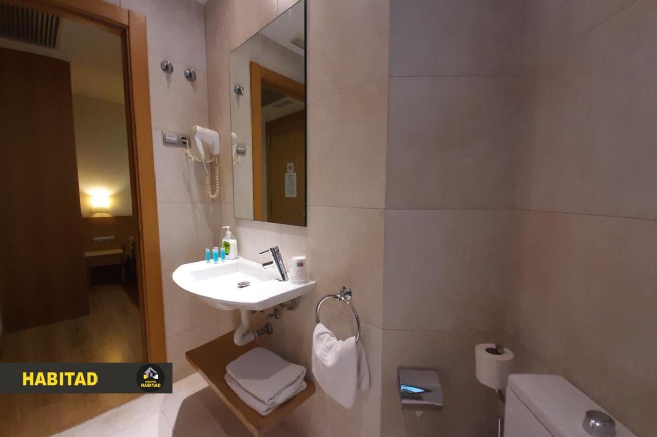 Hostal Rambla Sant Boi de Llobregat Dış mekan fotoğraf