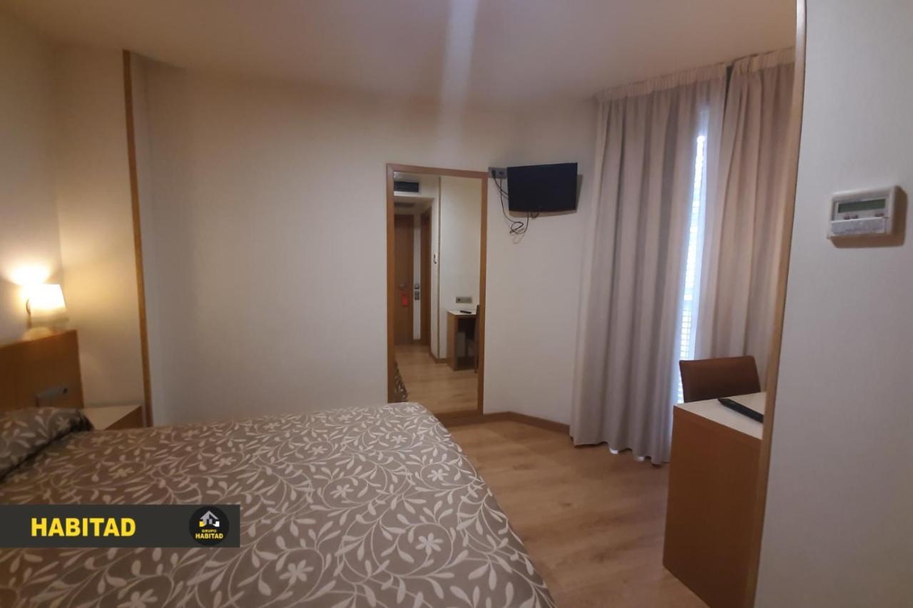 Hostal Rambla Sant Boi de Llobregat Dış mekan fotoğraf