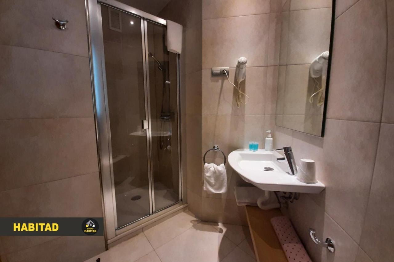 Hostal Rambla Sant Boi de Llobregat Dış mekan fotoğraf