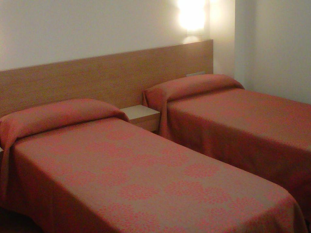 Hostal Rambla Sant Boi de Llobregat Dış mekan fotoğraf