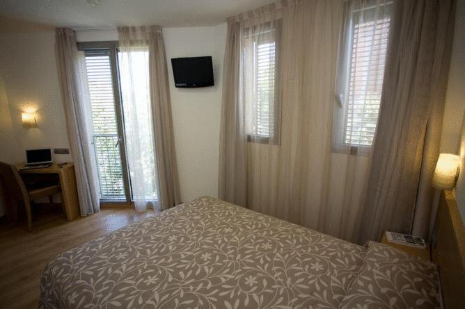 Hostal Rambla Sant Boi de Llobregat Dış mekan fotoğraf