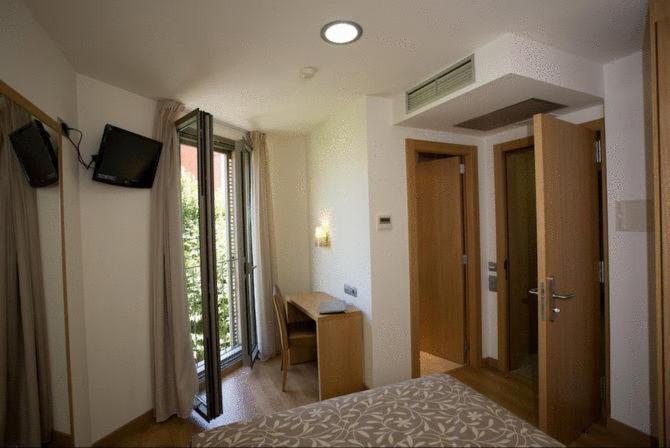Hostal Rambla Sant Boi de Llobregat Dış mekan fotoğraf